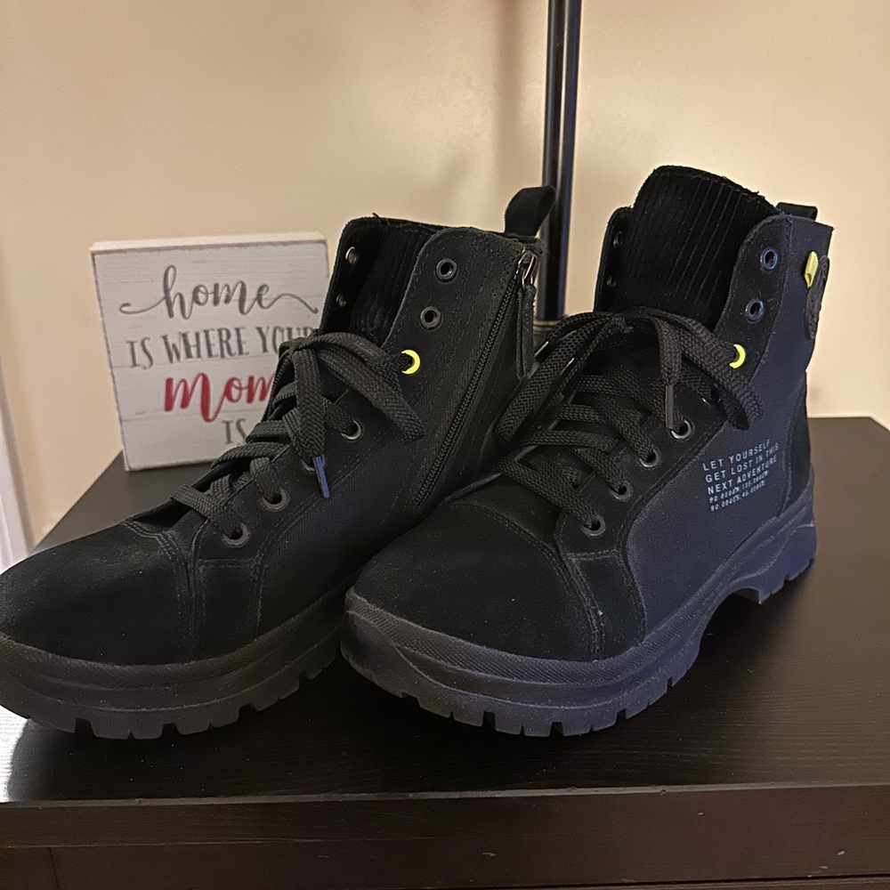 Bob’s by Sketchers Memory Foam Boots - size 10